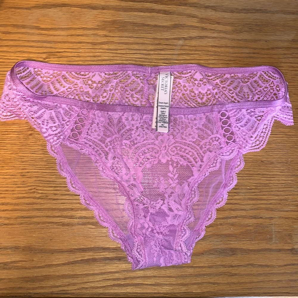 NWT lace cheekini